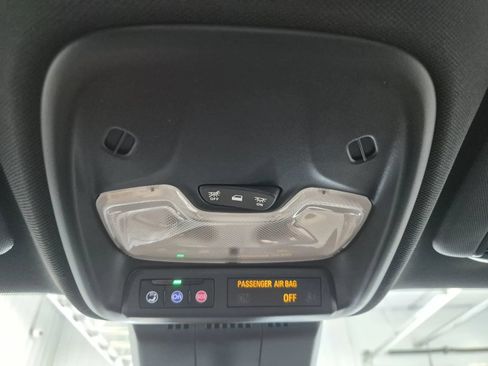 Used 2025 Chevrolet Colorado Trail Boss AWD/4WD image 33