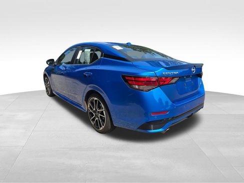 Used 2025 Nissan Sentra SR w/ SR Premium Package FWD image 16