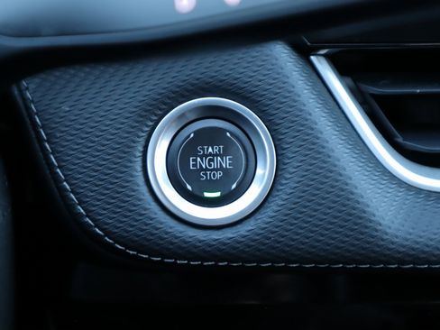 Used 2025 Chevrolet Equinox LT w/ Convenience Package II image 34