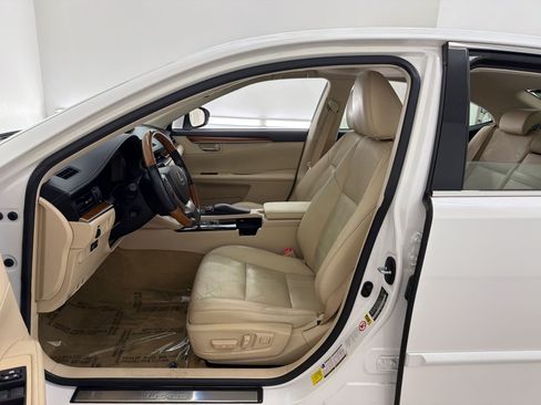 Used 2015 Lexus ES 300h w/ Navigation System Package FWD image 5
