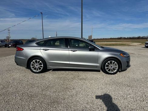 Used 2020 Ford Fusion SE image 3