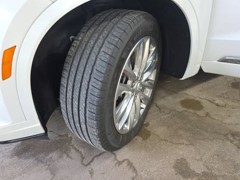 Used 2023 Cadillac XT6 Premium Luxury w/ LPO, Floor Liner Package AWD/4WD image 31