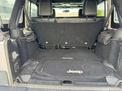 Used 2017 Jeep Wrangler Unlimited Rubicon AWD/4WD image 7