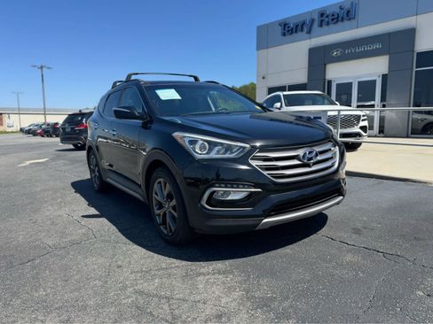 Used 2017 Hyundai Santa Fe Sport FWD image 1