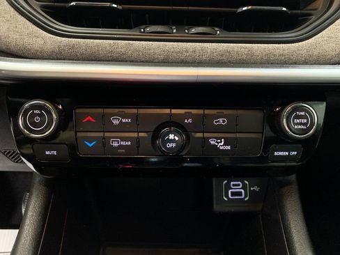 Used 2023 Jeep Compass Sport image 7