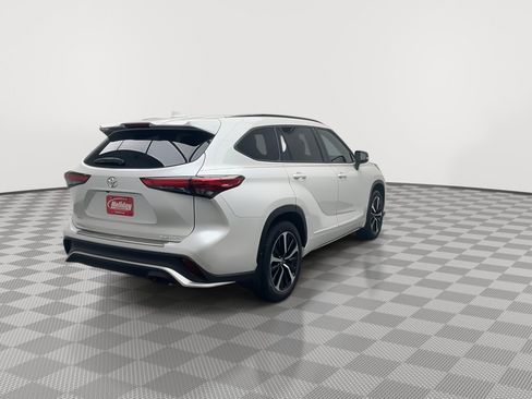 Used 2022 Toyota Highlander XSE AWD/4WD image 40