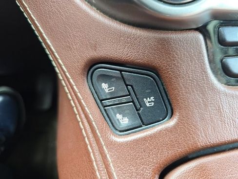 Used 2015 Chevrolet Suburban LTZ AWD/4WD image 30