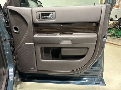 Used 2016 Ford Flex SEL image 9