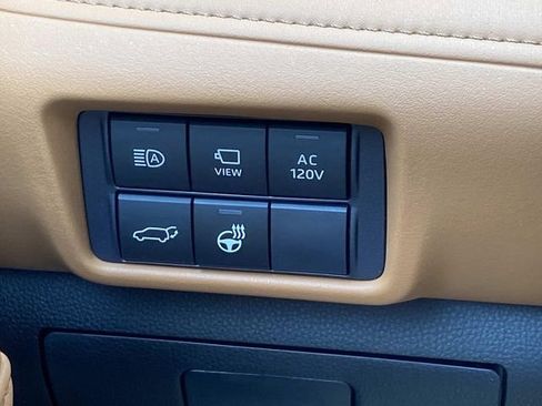 New 2026 Toyota Highlander Platinum AWD/4WD image 18