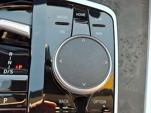 Used 2025 BMW X7 xDrive40i w/ Premium Package image 16