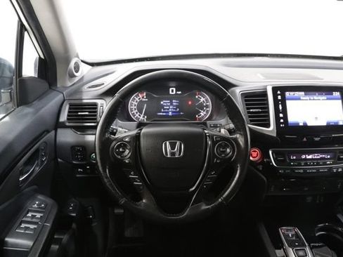 Used 2018 Honda Pilot Touring image 14