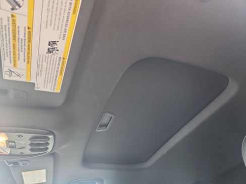 Used 2024 Chevrolet Trax RS w/ Sunroof Package FWD image 19