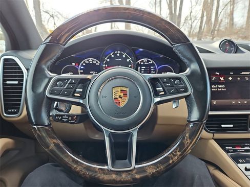 Certified 2022 Porsche Cayenne image 34