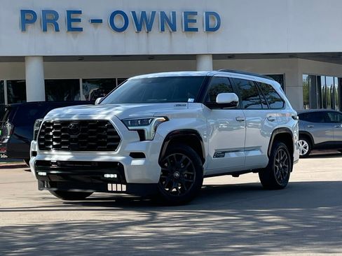 Used 2025 Toyota Sequoia Platinum AWD/4WD image 2