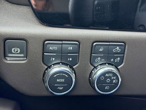 Used 2025 GMC Sierra 1500 SLT w/ SLT Premium Package image 38