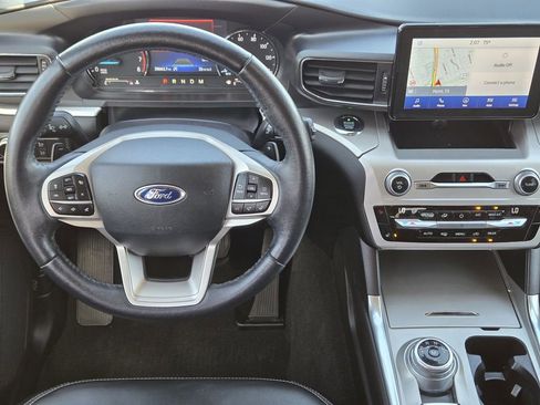 Used 2021 Ford Explorer XLT w/ Equipment Group 202A image 10