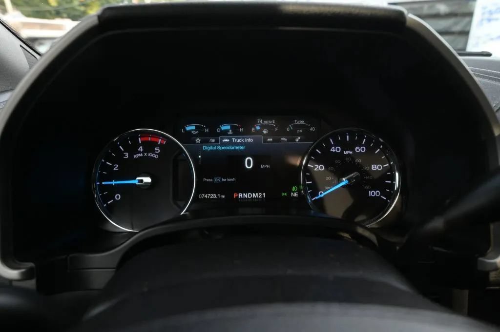 Used 2017 Ford F350 Lariat w/ Lariat Ultimate Package AWD/4WD image 26