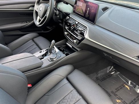 Certified 2023 BMW 530e xDrive image 32