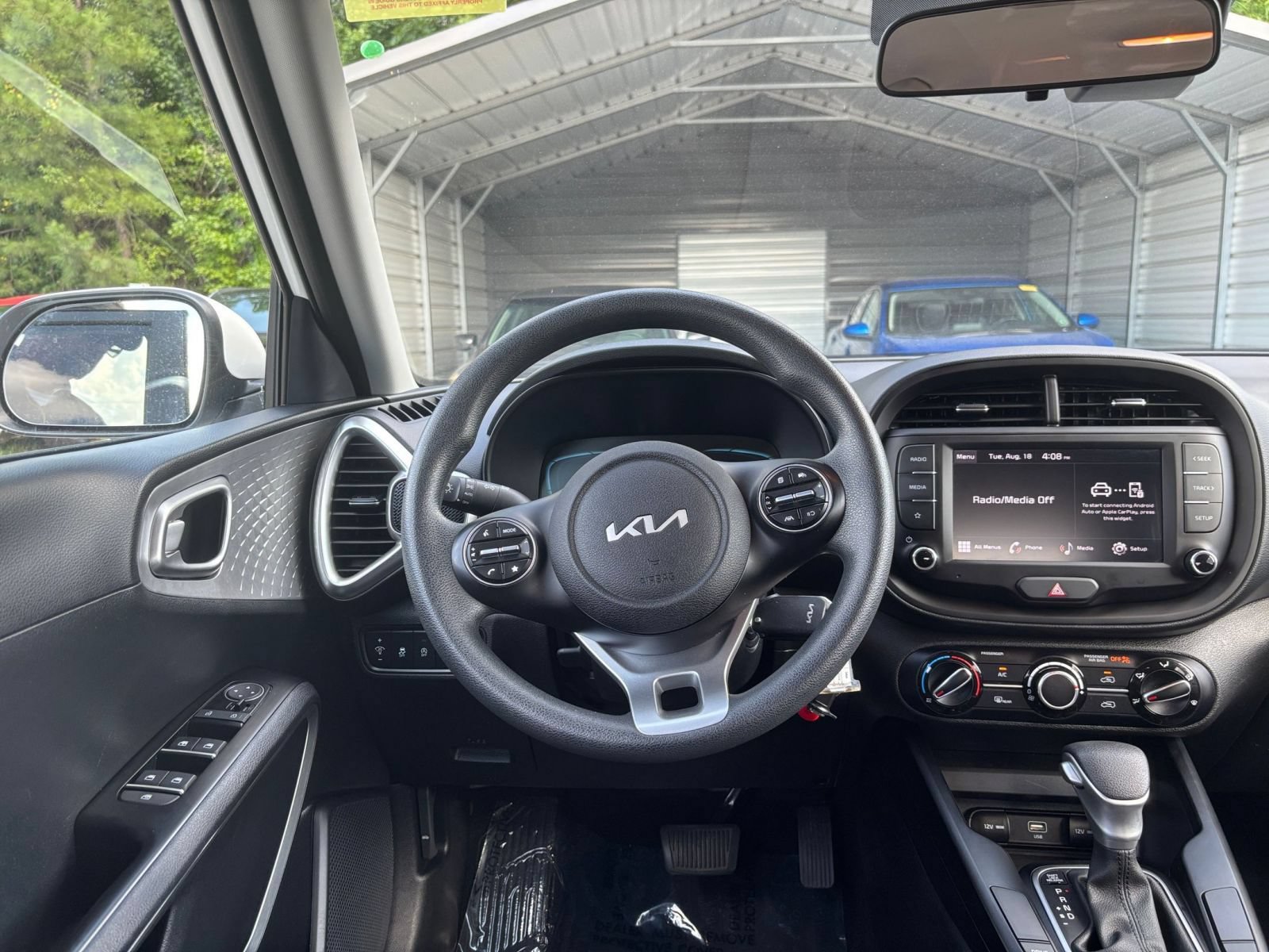 Used 2025 Kia Soul LX w/ LX Technology Package FWD image 30