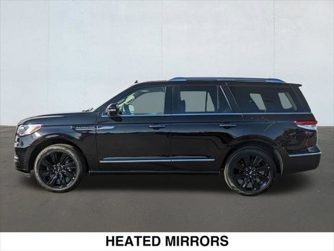 Used 2024 Lincoln Navigator Reserve image 2