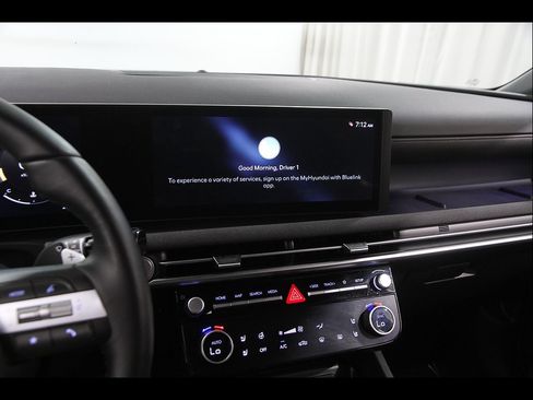 Certified 2025 Hyundai Santa Cruz Limited AWD/4WD image 9