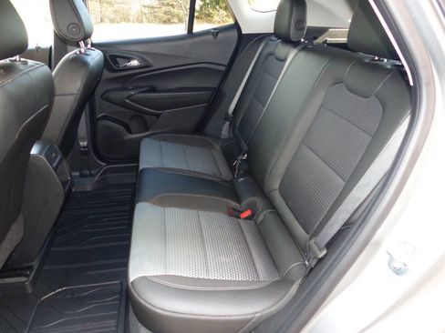 Used 2025 Chevrolet Trax LT w/ Driver Confidence Package image 26