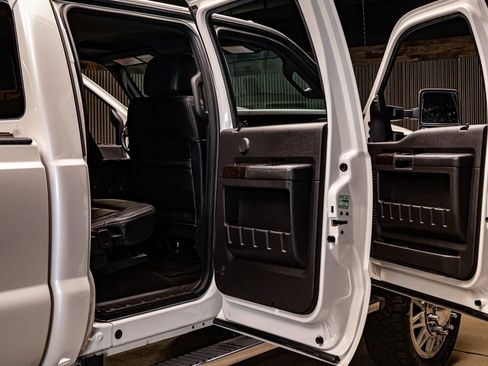 Used 2015 Ford F350 Platinum image 27