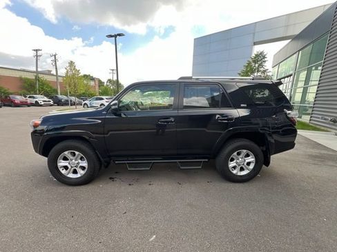 Used 2024 Toyota 4Runner SR5 Premium w/ Moonroof Package AWD/4WD image 8