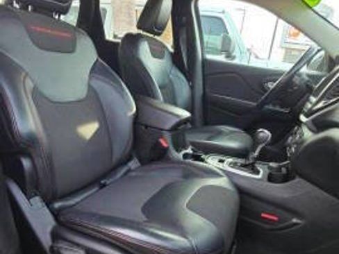 Used 2016 Jeep Cherokee Trailhawk w/ Cold Weather Group image 17