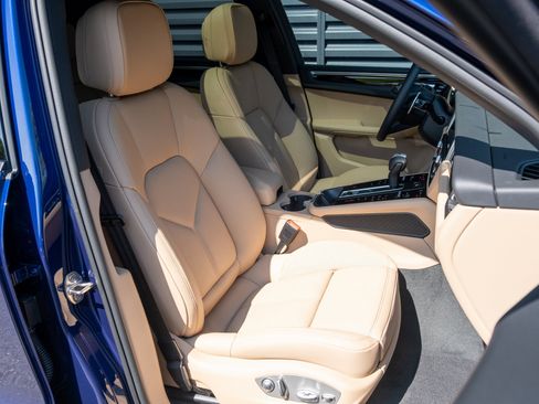 Certified 2026 Porsche Macan image 31