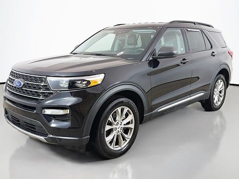 Used 2024 Ford Explorer XLT w/ Equipment Group 202A AWD/4WD image 8