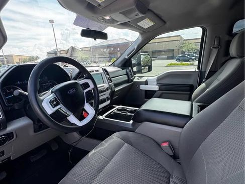 Used 2017 Ford F250 XLT w/ XLT Premium Package AWD/4WD image 5