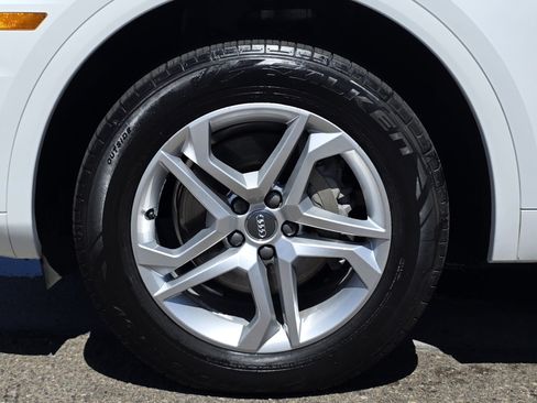 Used 2018 Audi Q5 2.0T Premium Plus w/ Premium Plus Package AWD/4WD image 9