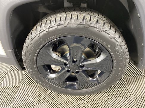Used 2020 Jeep Compass Latitude AWD/4WD image 12