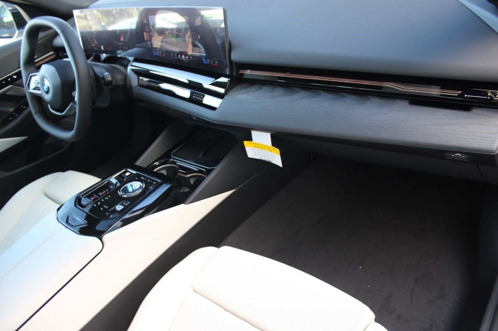 Used 2026 BMW 530i w/ Premium Package RWD image 30