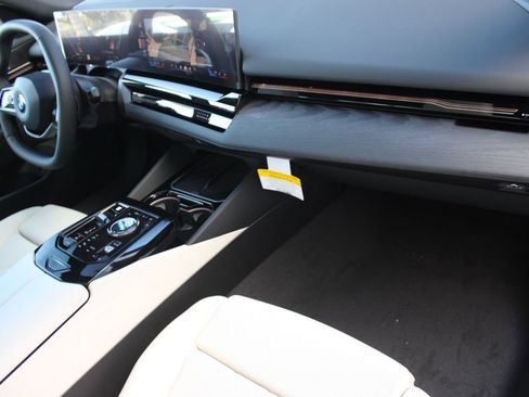 Used 2026 BMW 530i w/ Premium Package RWD image 30