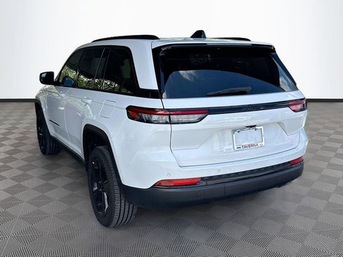 Used 2025 Jeep Grand Cherokee Laredo RWD image 8