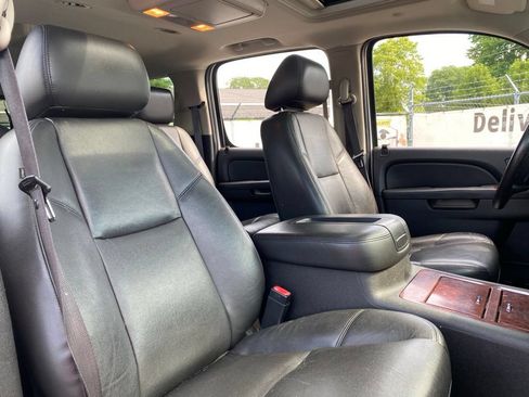 Used 2012 Chevrolet Suburban LTZ AWD/4WD image 18