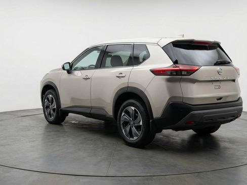 Used 2025 Nissan Rogue SV image 6