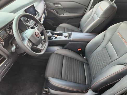 Certified 2025 Nissan Rogue SV AWD/4WD image 10