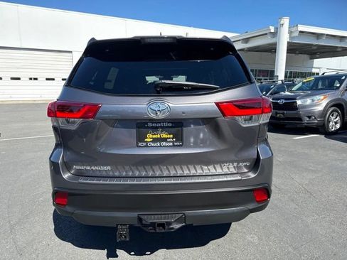 Used 2017 Toyota Highlander XLE AWD/4WD image 7