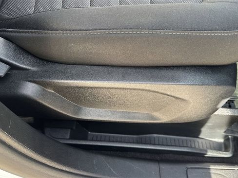 Used 2020 Ford Edge SE image 46