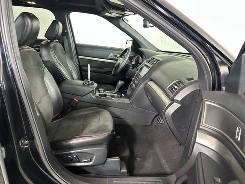 Used 2018 Ford Explorer XLT w/ Equipment Group 202A image 34