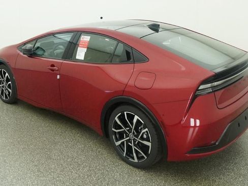 New 2026 Toyota Prius Plug-In Hybrid FWD image 5
