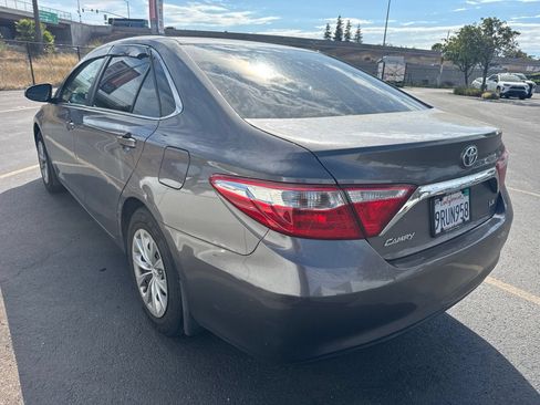 Used 2017 Toyota Camry LE FWD image 5