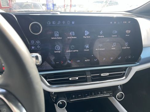 Used 2025 Chevrolet Equinox EV LT image 16