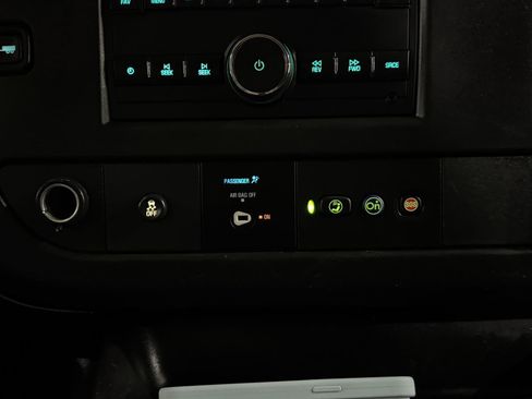 Used 2020 Chevrolet Express 2500 w/ Driver Convenience Package RWD image 20