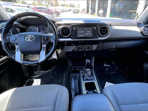 Used 2018 Toyota Tacoma SR5 RWD image 11