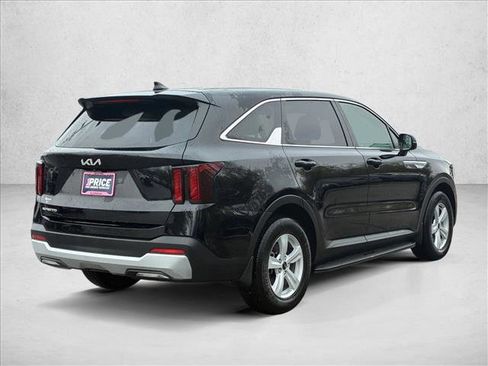 Used 2025 Kia Sorento LX image 5