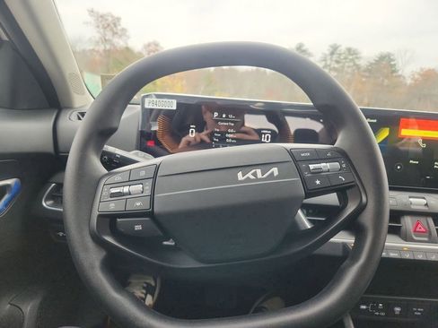 New 2025 Kia K4 LXS image 13